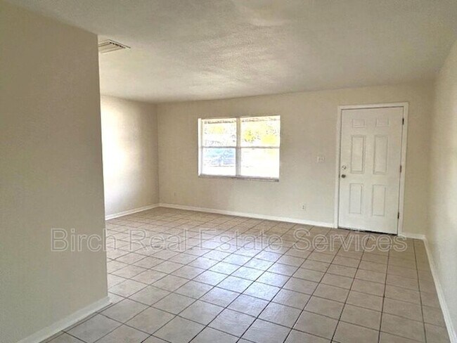 Building Photo - 2261 Curlew Ave