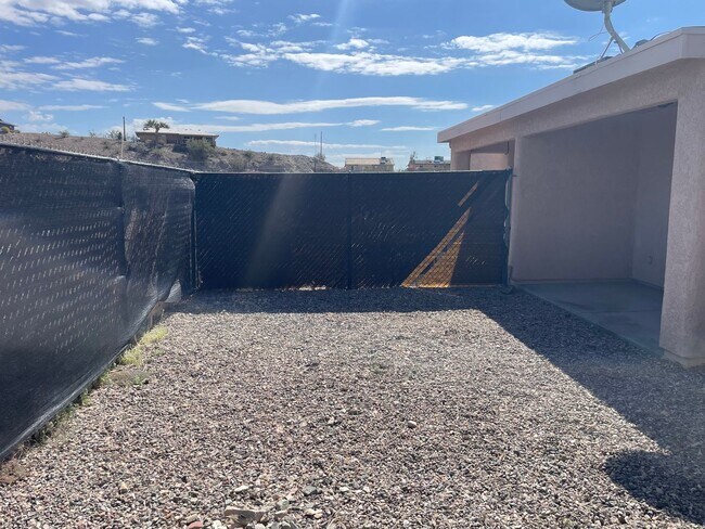 Foto del edificio - Coming Soon! Undergoing cleaning and repairs!