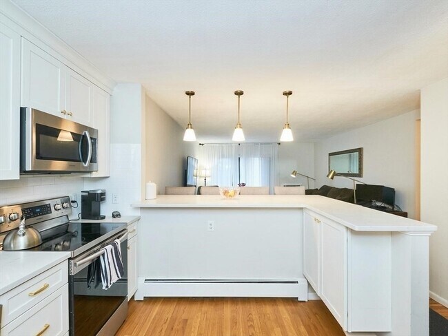 Building Photo - 400 Savin Hill Ave