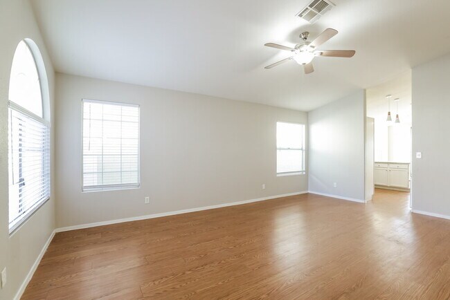 Foto del edificio - 8341 Pendragon Cir