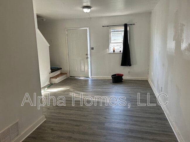 Building Photo - 59 Stevens Ave