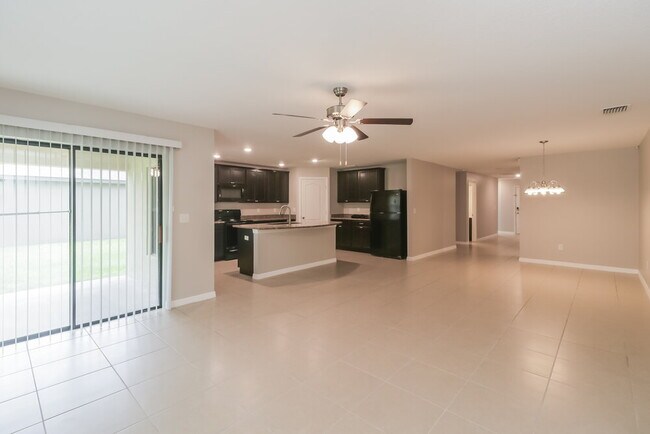 Building Photo - 7014 Redbay Dr