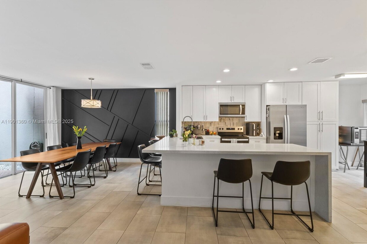 Foto principal - 4448 NW 98th Ave