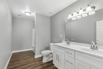 Building Photo - 520 E Defee Ave