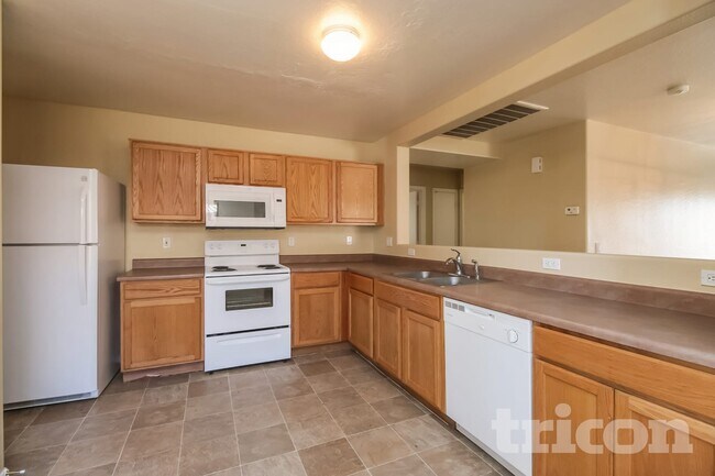 Foto del edificio - 10410 W Pioneer St