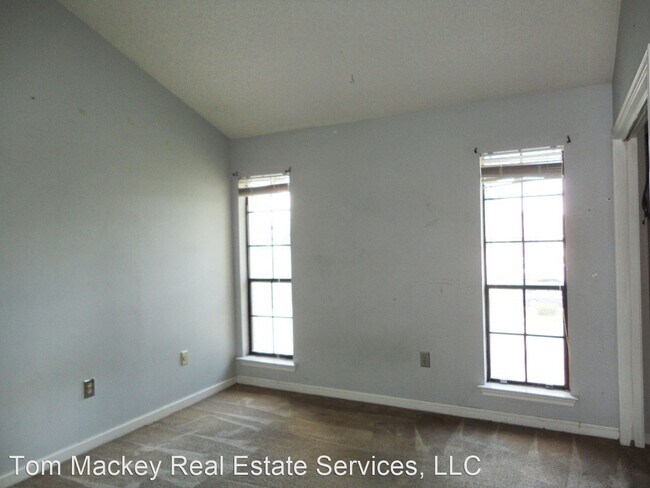 Foto del edificio - 2 br, 1.5 bath House - 402 LONGWOOD COURT #B