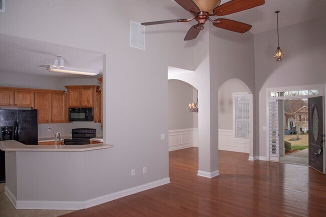 Building Photo - Gorgeous 3 Bedroom, 2 1/2 Bath Home with B...