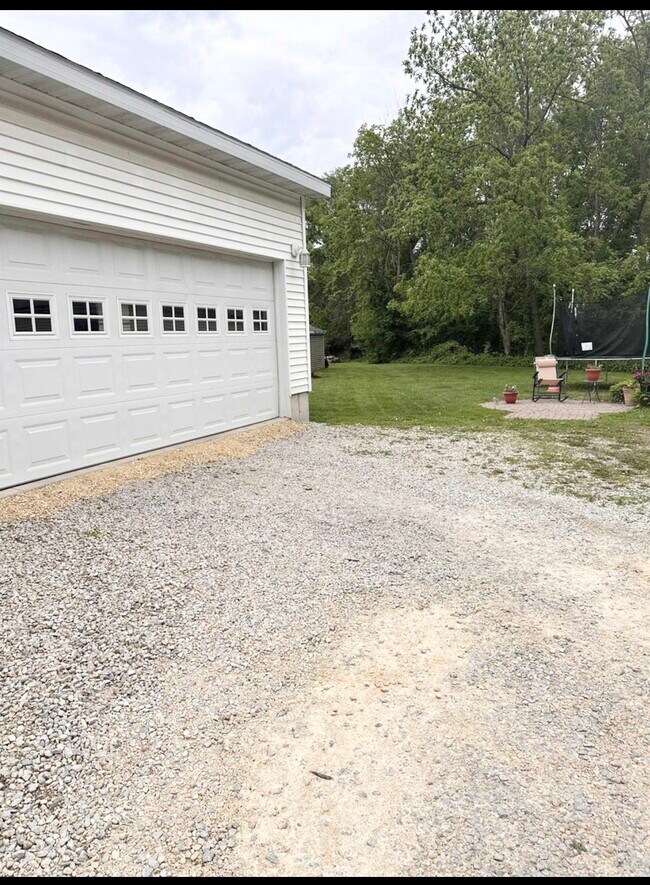 Building Photo - 523 E 1st St