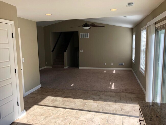 Building Photo - 114 Prairie Bluffs Dr