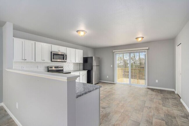 Building Photo - 8315 W Sturtevant Ave