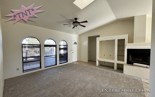 Foto del edificio - Home in Cliff Rose HOA ~ Winter Special!!