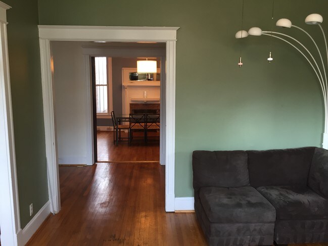 Foto del edificio - 1353 Spring Rd NW