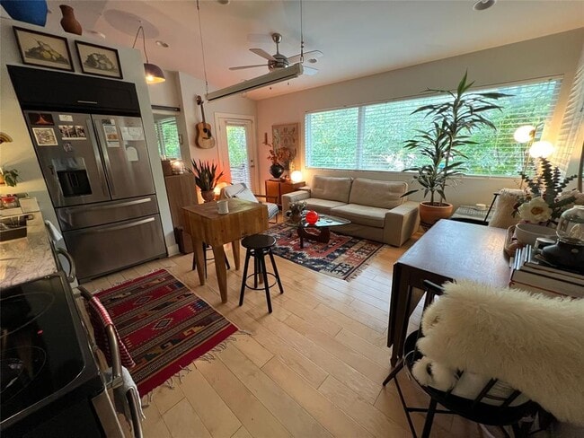 Foto del edificio - 2206 E 9th St