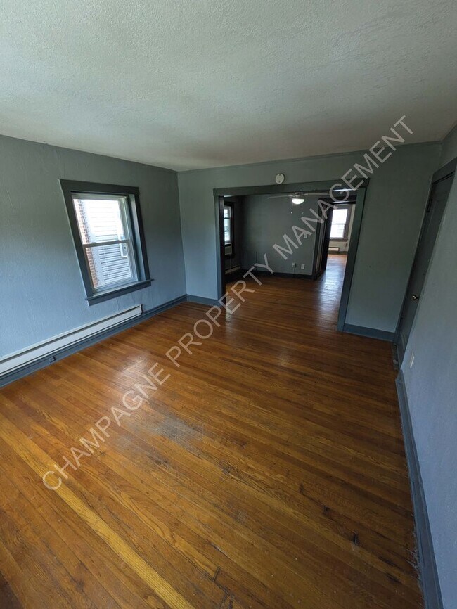 Foto del edificio - 1123-1125 W 40th St.
