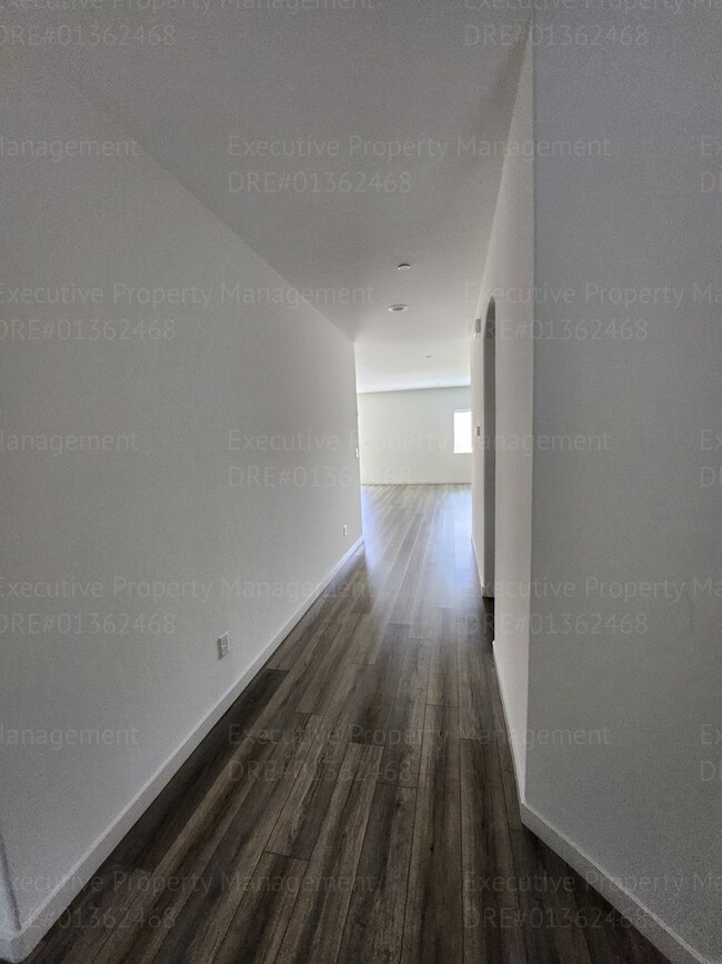 Foto del edificio - Modern 3 bedroom and 2 bathroom home with ...