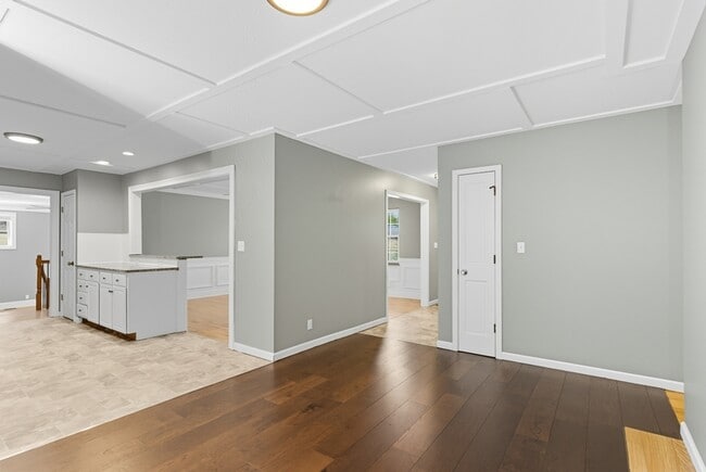 Building Photo - 105 Ivy Ln