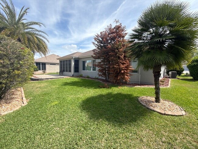 Foto del edificio - Gorgeous Extra Touches In a Quiet and Beautifully Maintained 55 + Community