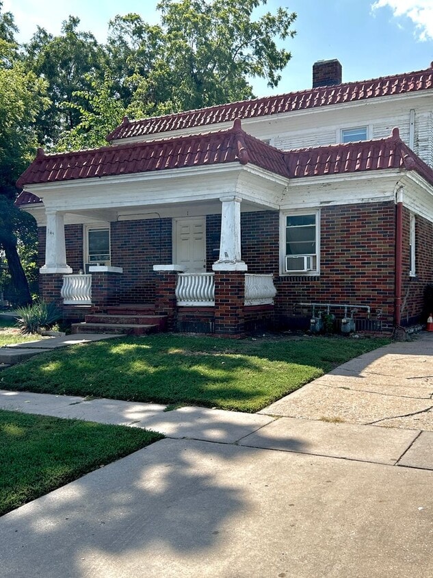 Primary Photo - 145 N Ash St