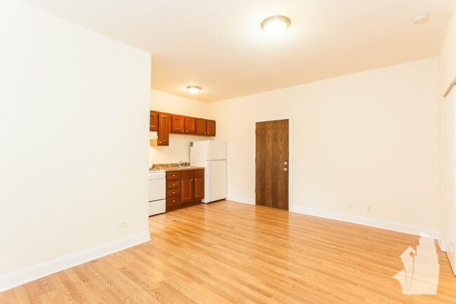 Building Photo - 2600 N Kimball Ave