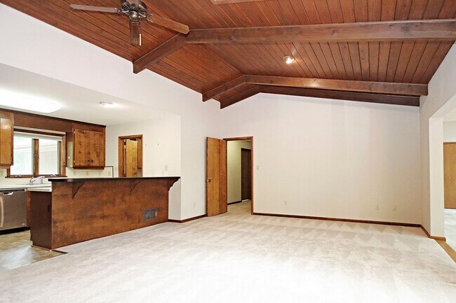 Foto del edificio - One-Level Living in Gated Lake Monticello