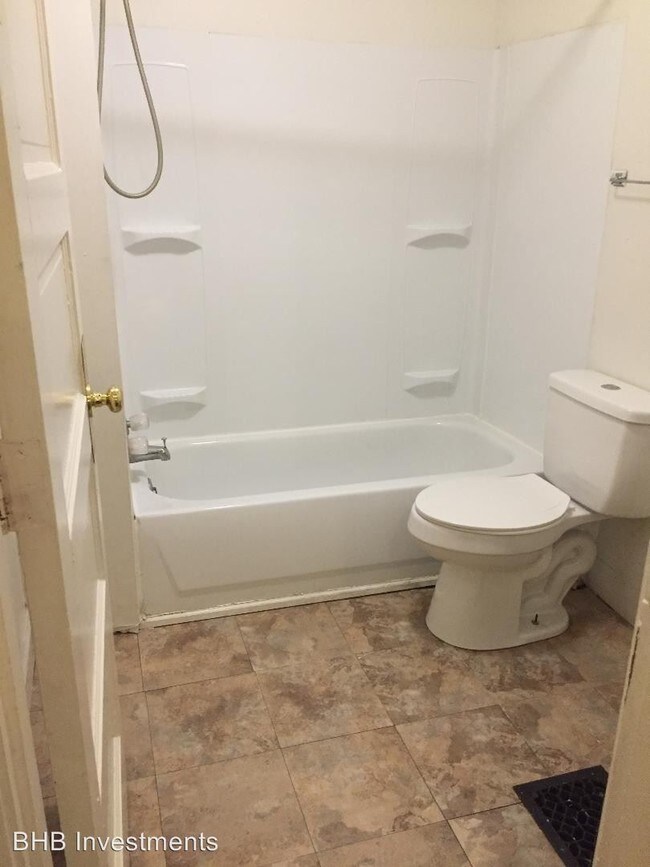 Foto del edificio - 3 br, 1.5 bath House - 556 W 28th St