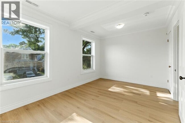 Building Photo - 176 Balsam Ave S