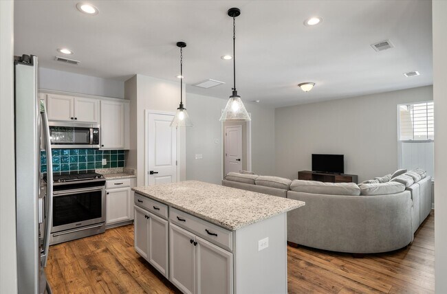 Foto del edificio - 127 Hawthorne Landing Dr