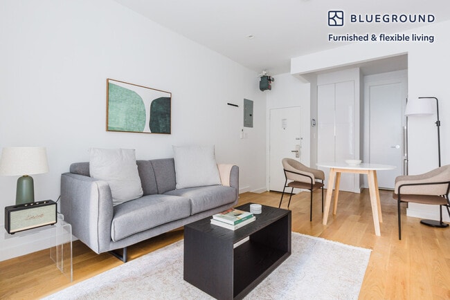 Building Photo - 137 Thompson St