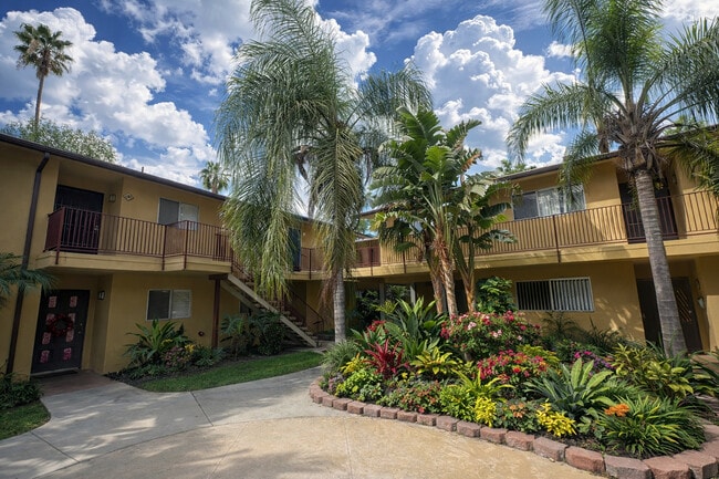 Building Photo - Palm Vista