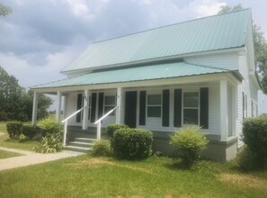 Building Photo - 745 Rock Springs Rd