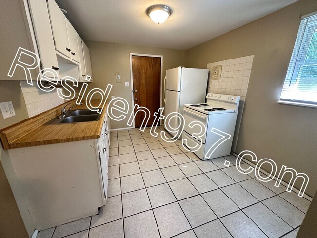 Foto del edificio - 3 Bed 1 bath home on dead end street
