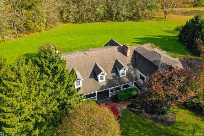 Building Photo - 5270 Creekview Dr