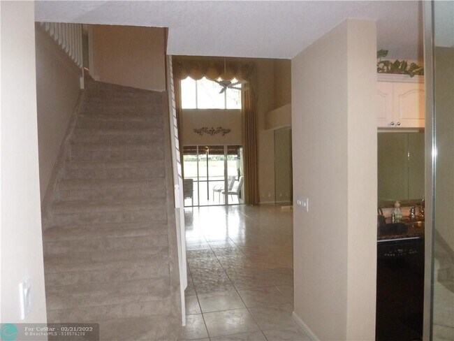 Foto del edificio - 7426 Pinewalk Dr S