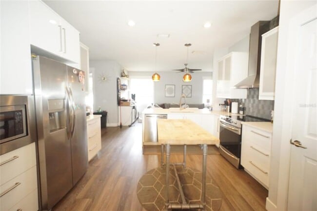 Building Photo - 8815 Royal Enclave Blvd