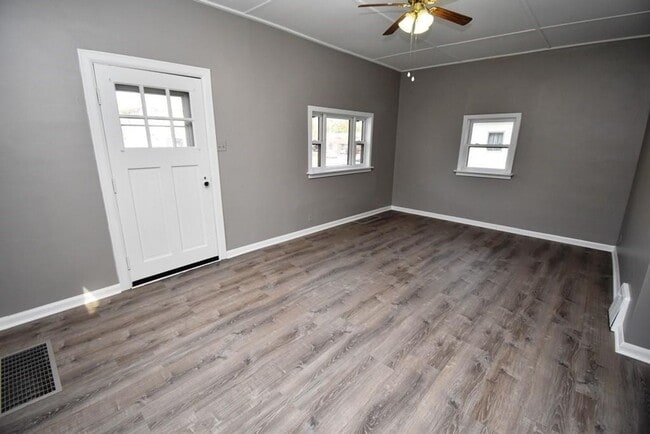 Building Photo - 2 bedroom 1 bath