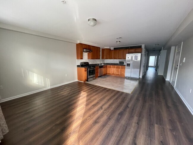 Building Photo - 148 Oakwood Ave