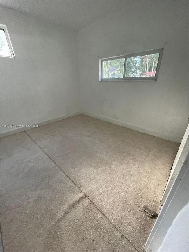 Foto del edificio - 640 NE 136th St