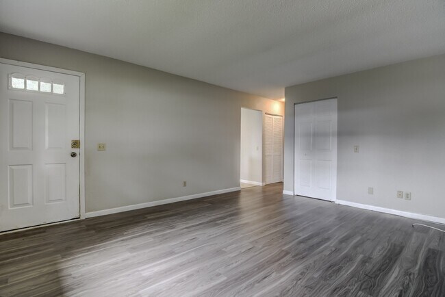 Foto del edificio - 405 E Locust St