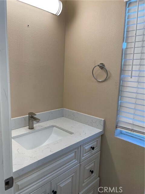 Foto del edificio - 7986 Mango Ave