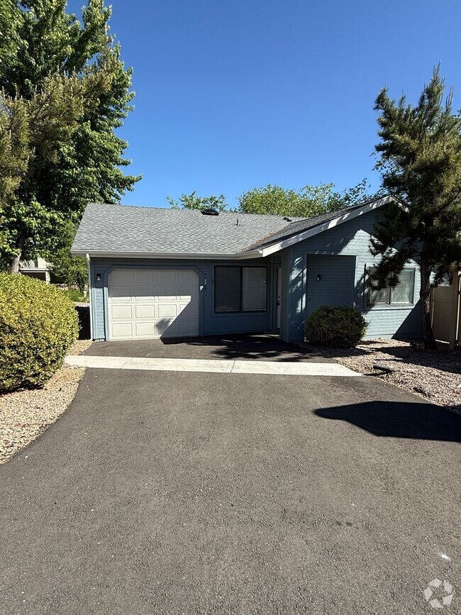 Building Photo - 8412 E Lakeshore Dr