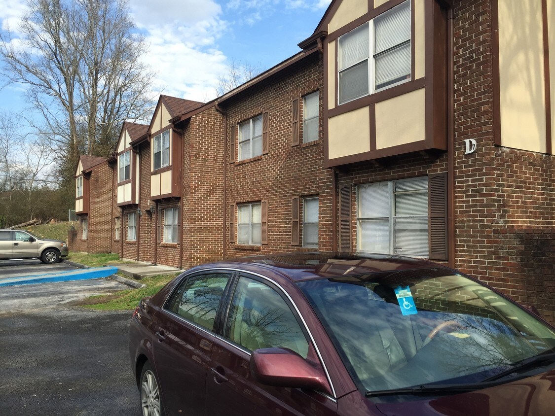 Primary Photo - Buckingham Apartments