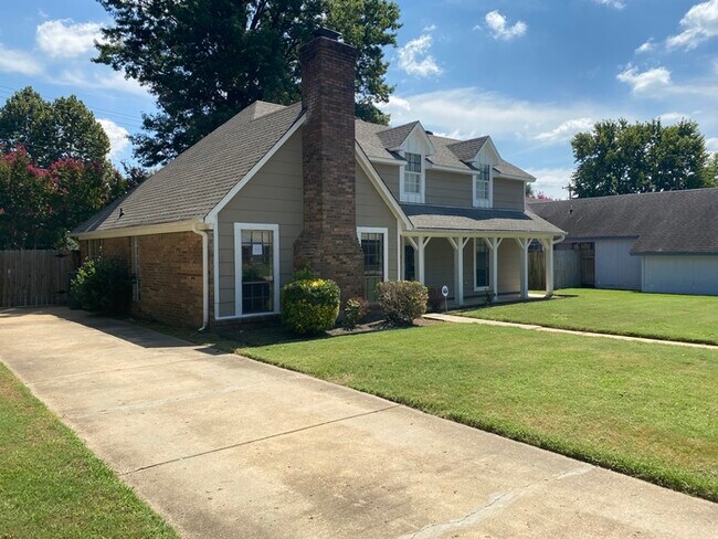 Building Photo - 4460 Westbury Dr - Available Now!
