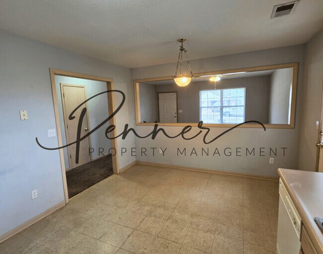 Foto del edificio - 209 NW Woodbury Dr