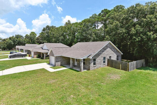 Building Photo - 386 Rosalie Maria Dr