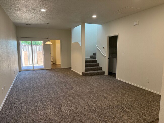Foto del edificio - North Valley Townhouse