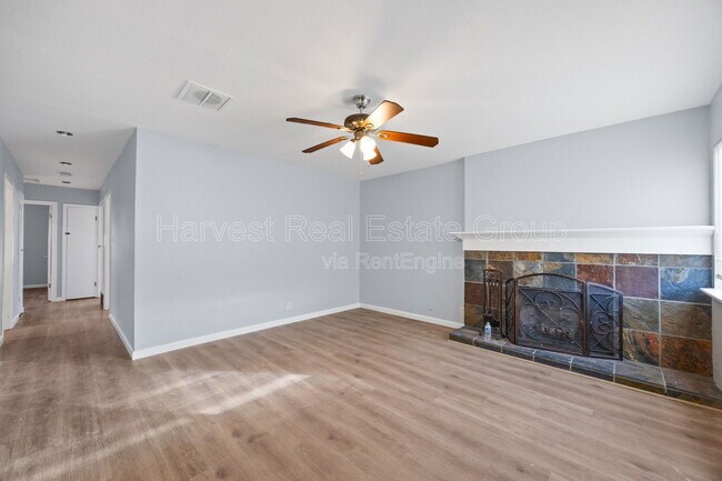 Foto del edificio - 252 Esther Ct