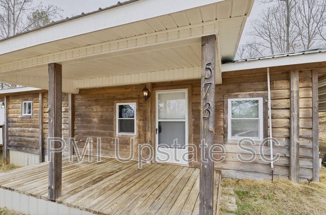 Foto del edificio - 573 Singing Pines Rd