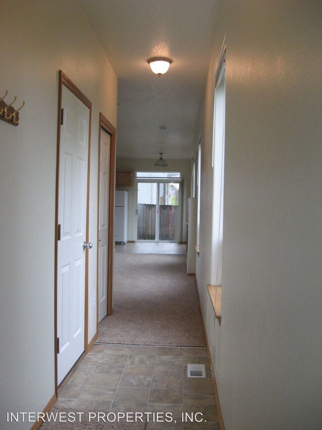 Foto del edificio - 3823 NE 79th Ave