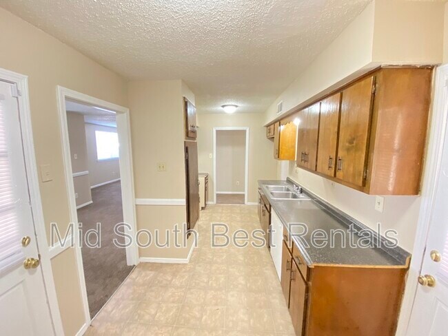 Foto del edificio - 6553 Birkenhead Rd