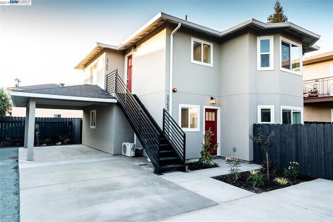 Upper flat - 3755 39th Ave